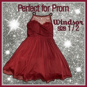 WINDSOR ABOVE THE KNEE FORMAL/ PROM DRESD DARK RED-ish GEMS size 1/2